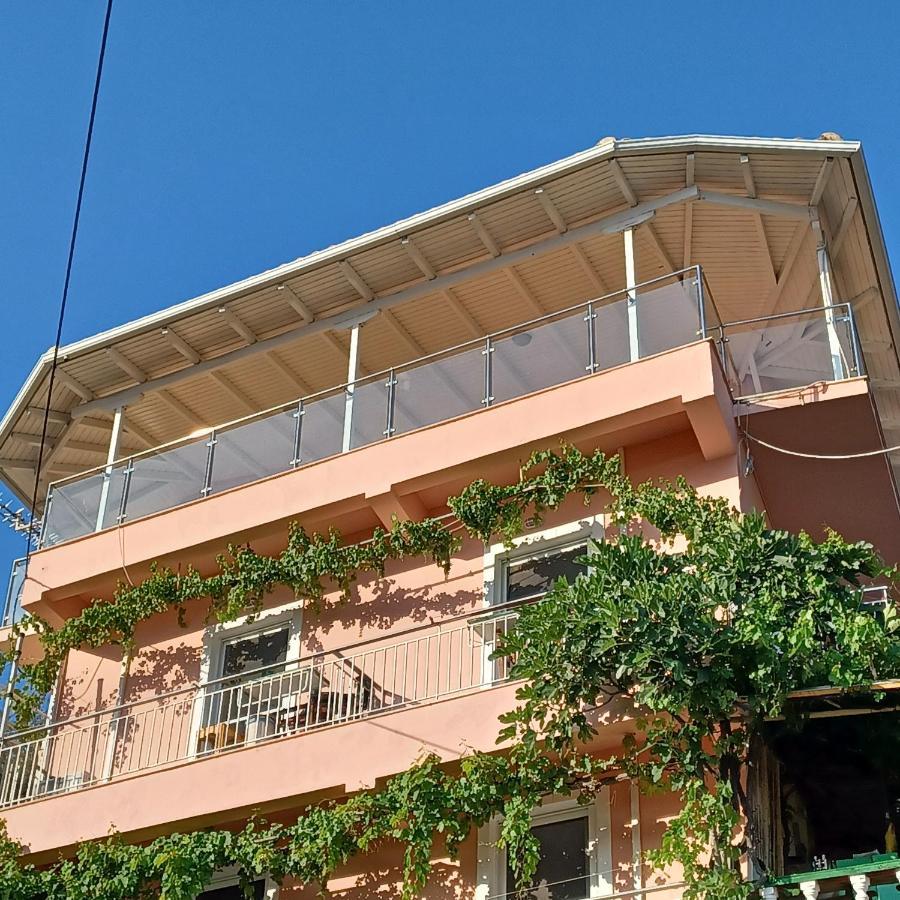 Apartmán Nikos Apartments And Penthouse *